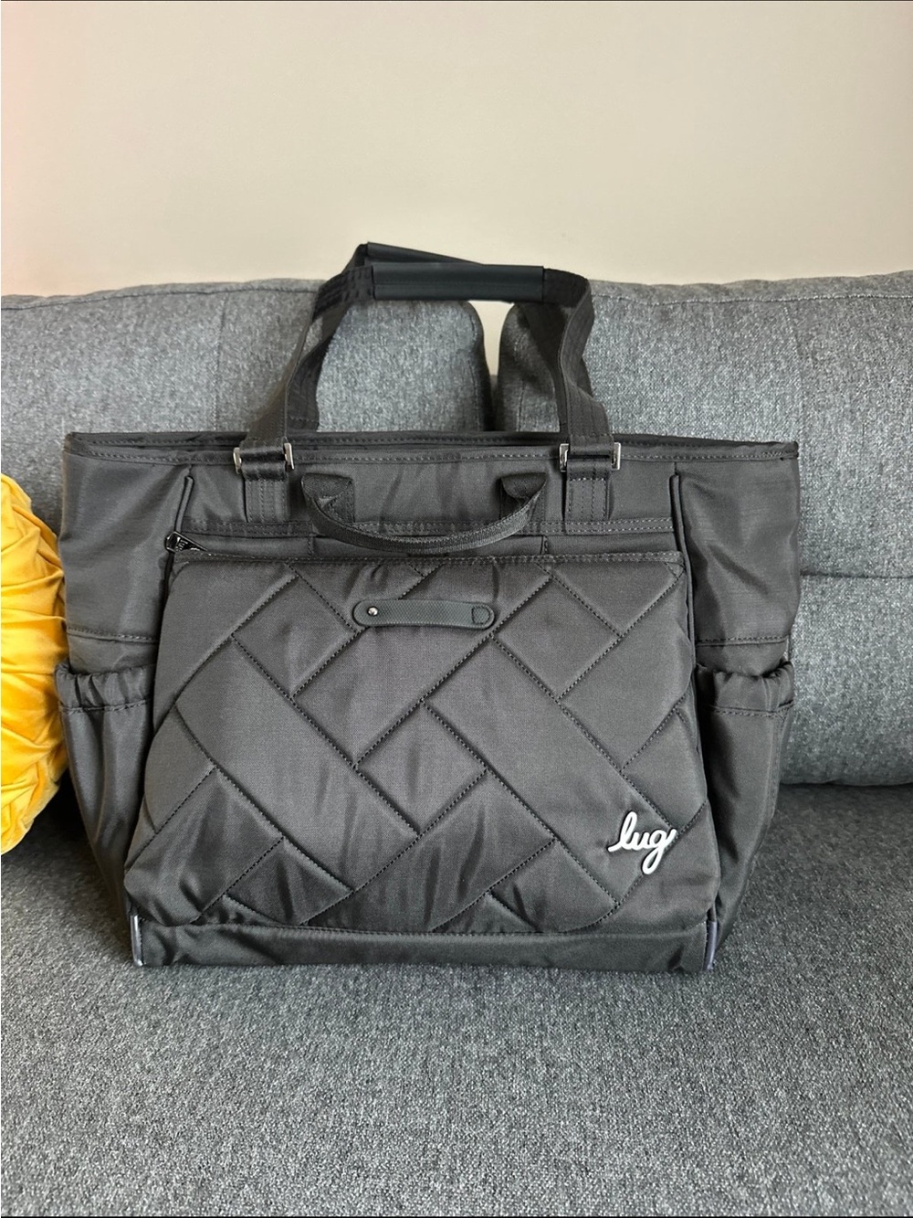 Lug cabby tote brushed black
